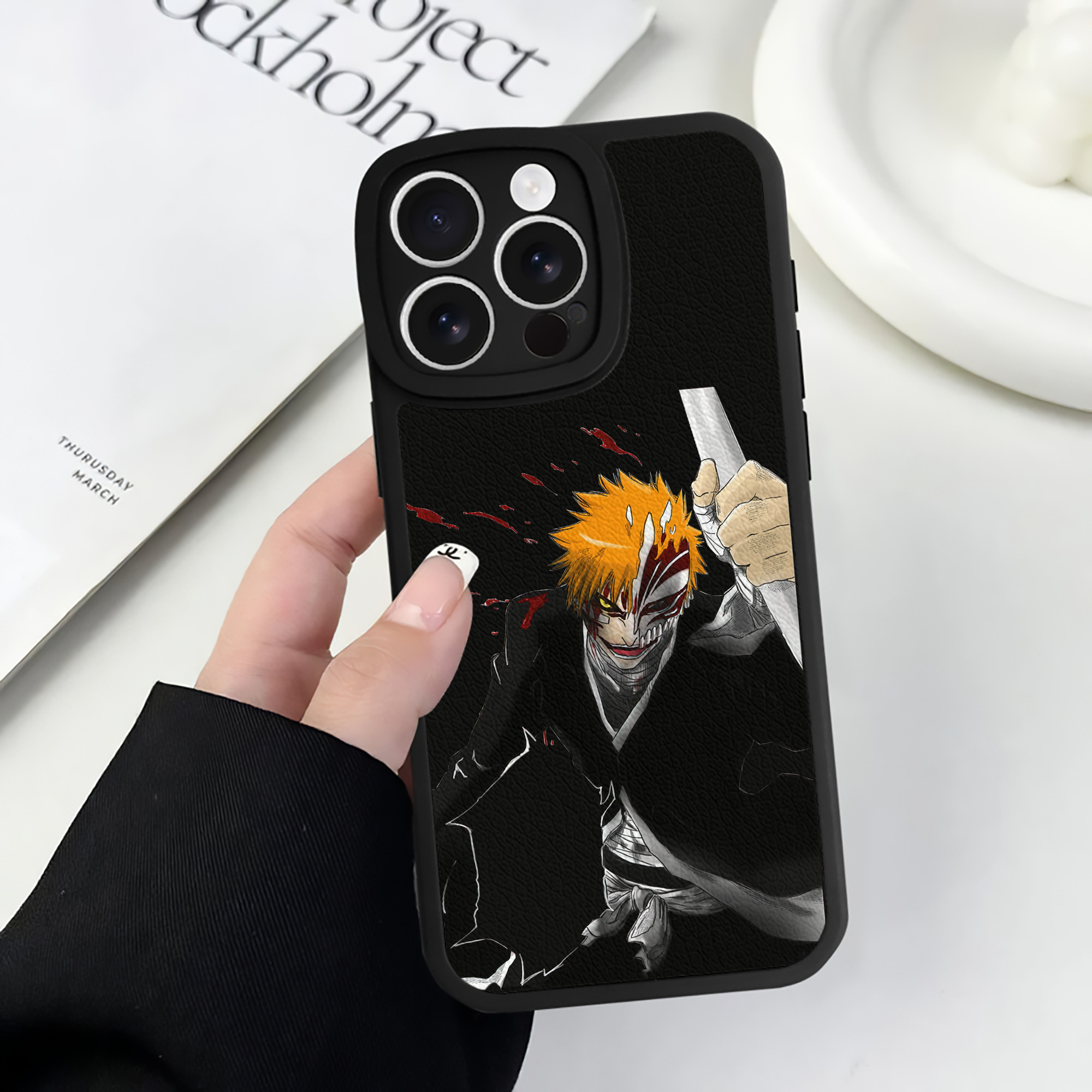 （画像用） ブリーチ 黒崎一護（くろさき いちご）BLEACH Kurosaki Ichigo 【iPhone 16シリーズ対応】シリコンスマホケース（レザー調） 材質：シリコン